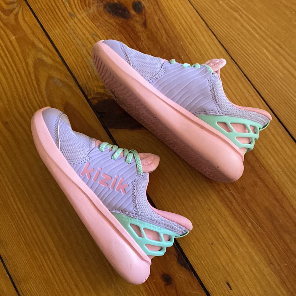 NEW! Kizik girls sneakers